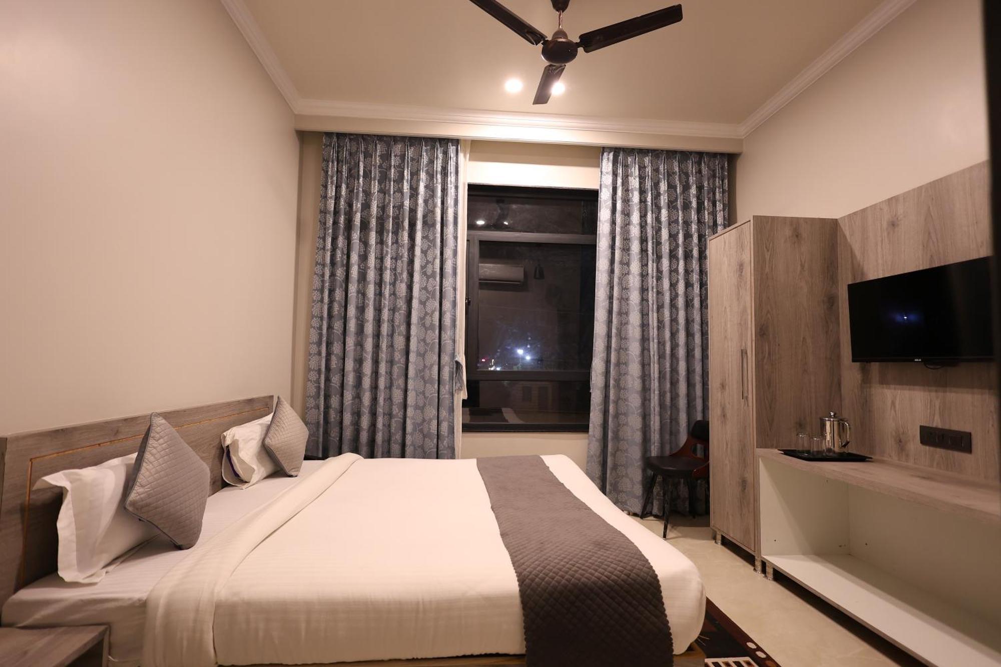 The Tri Arrow Hotel Khātu Kültér fotó